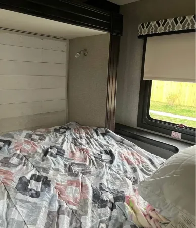 Cozy mobile home in amazing Bear with AC