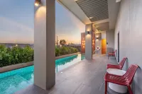 Plaai Plus Hotel Bowin - Pools