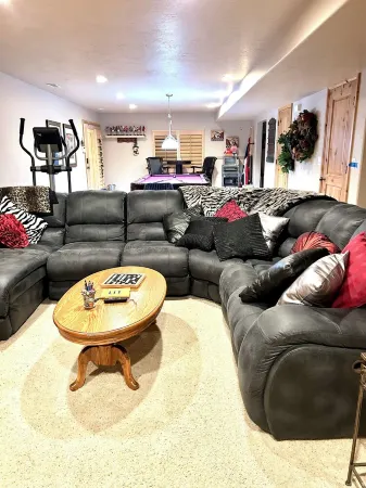 Charming 2-bedroom bacement with WiFi, AC in enjoyable Murray