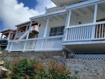 Historical Gem with Captivating Views of the Charlotte Amalie Harbor Отели рядом с достопримечательностью «Форт Крисчен»