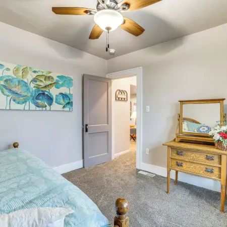 1 Mi to Dtwn Casper: Homey Getaway w/ Yard!