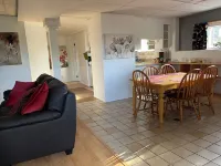 Nice 2-bedroom walk-in lower suite in Salmon Arm. Private parking and yard. Hotels in Salmon Arm