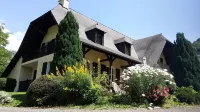CAUTERETS - Chalet L'Escapade, fine amenities, sleeps 2 to 15 コテレ温泉周辺のホテル