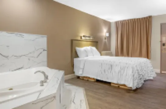 เรดรูฟอินน์ โบว์ลิ่งกรีน