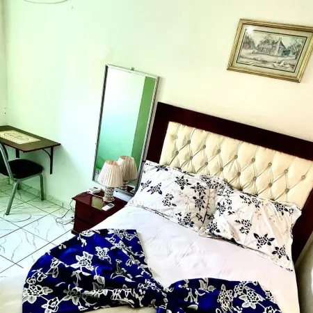 1 Bed Studio Sleeps 2 - Canal View Wifi Parking