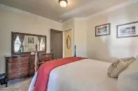 Historic Mariposa Stagecoach Stop w/ Gas Fire Pit! - spa