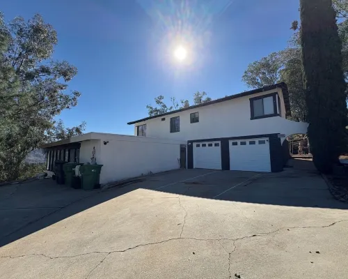 Duplex House on the hill with a 3-bedroom in beautiful Banning with indoor pool. Hotels in Banning