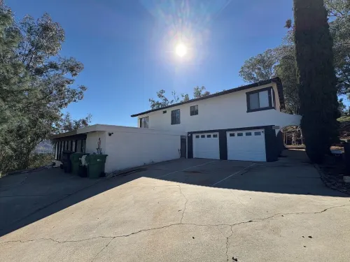 Duplex House on the hill with a 3-bedroom in beautiful Banning with indoor pool. Hotel a Banning