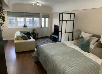 Tranquil Studio - Sleeps 2 & Private Parking Hotels in Speke