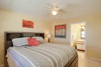 Screened Porch + Pool Access: Cozy Sebring Condo