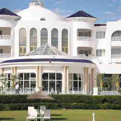 Royal Tulip Taj Sultan Hotel Exterior