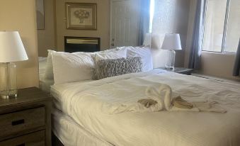 Little Pigeon River 309 1Bd Condo with River View Private Balcony by RedAwning