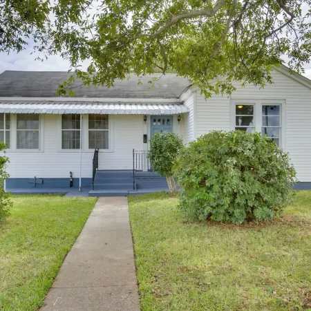 Charming Cottage w/ Mississippi River Views!