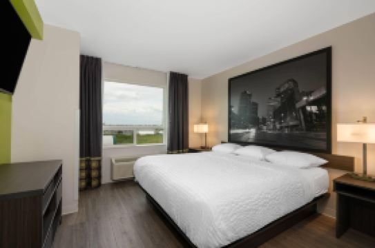 Super 8 by Wyndham Winnipeg East MB