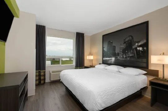 Super 8 by Wyndham Winnipeg East MB