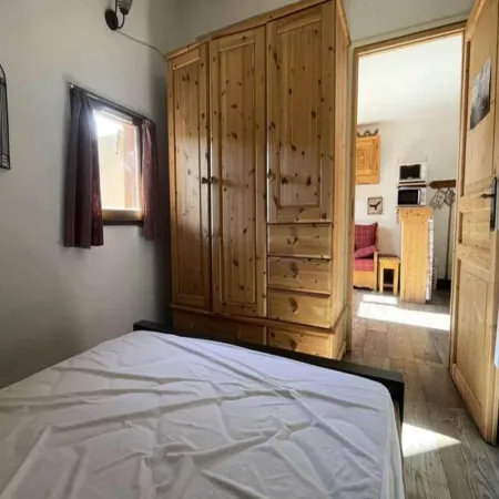 2 Rooms for 4 People