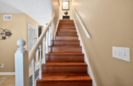 Serenity Landing - 5 Minutes to Airport - Sleeps 6