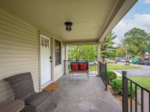 Valley Ridge Retreat For 8 Hotels in Dent