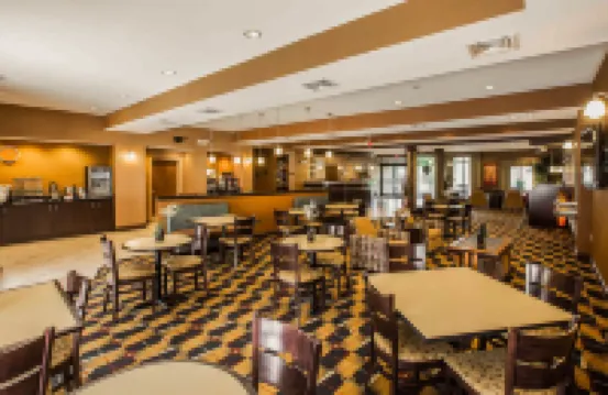 컴포트 스위트 앳 웨스트게이트 몰