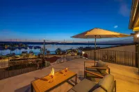 Villa BEACHFRONT with 4 bedrooms and 3.5 bathrooms