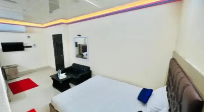 Hotel Travellers Inn