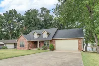 Bring Your Boat! Lakefront Home w/ Dock in Grove - 3 estrellas