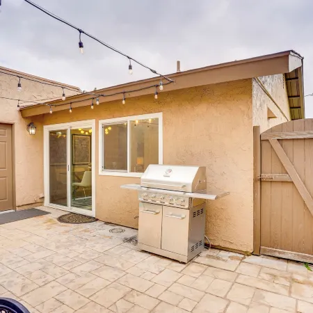 Idyllic Tustin Home w/ Private Patio & Grill