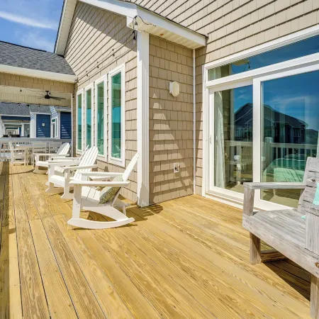 Modern Surf City Beach House w/ Hot Tub!