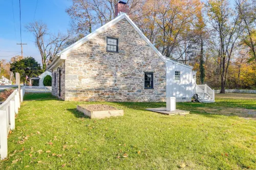 Historical Thurmont Escape w/ Furnished Deck! - Homestays