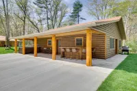 Hatfield Vacation Rental w/ Private Hot Tub! - Homestays