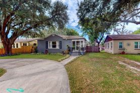Dog-Friendly Yard! Walkable Dixieland District Gem