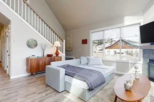 2 BR House Newly Built w/ Hot Tub & Mt Baker Views - Homestays