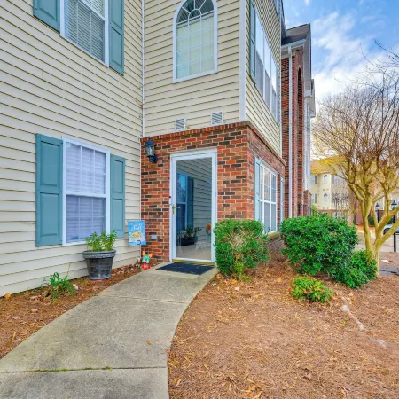 9 Mi to Uncg & Dtwn: Suburban Family Condo