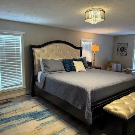 Walk to Muirfield – Backyard Pavilion, 2 Fire Pits for Ultimate Relaxation! Hoteles en Condado de Delaware