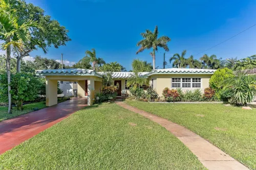 Beautiful Comfy Home with Private Hot Tub Close to Beach 2 Bedroom Home by RedAwning - Bungalows