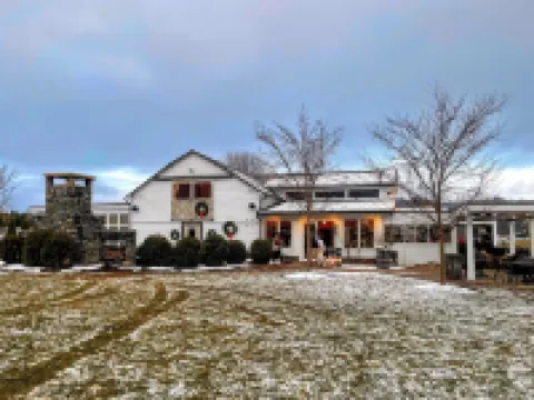 Secluded Mountain Hideaway by the New River l Hot Tub + Game Room l Pet-Friendly