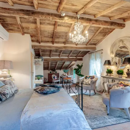Villa Gufo in Lucca with 5 Bedrooms and 4 Bathrooms