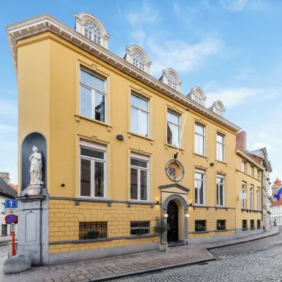 Hotel Lucca Hotels near Graaf Visartpark