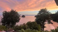 Jacuzzi Suite - Ocean Views & Beach Access Hotels in Kaiteriteri