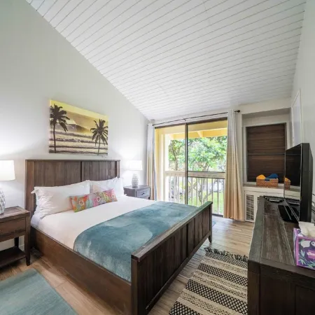 Magnificent Newly Renovated TBay Golf Course Condo