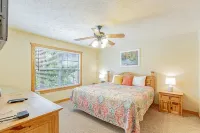 Cozy 4Bd Chalet in Branson w/ Pool, Lake, Golf, and Activities!