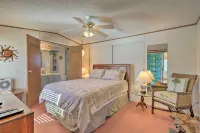 Quaint Chincoteague Island Hideaway w/ 2 Porches! - Balkoner