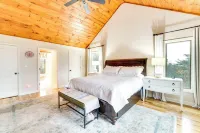 Nebo Home w/ Hot Tub: Wheelchair Accessible - Homestays