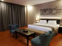 Pyramid Suites Hotel