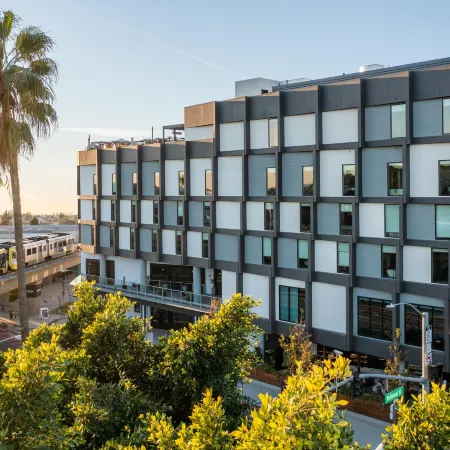 The Shay, A Destination by Hyatt Hotel Отели рядом с достопримечательностью «Студия "Сони Пикчерс"»