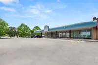 Fairborn Hotel and Inn - parking