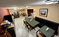 Clarion Inn & Suites Near the Leconte Center Pigeon Forge - Wifi