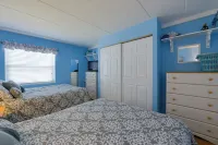 North Wildwood Condo w/ Pool, Walk to Boardwalk! - parking