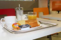Premiere Classe Plaisir - Gatines - breakfast