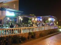 Vista Marina Hotel and Resort - バー